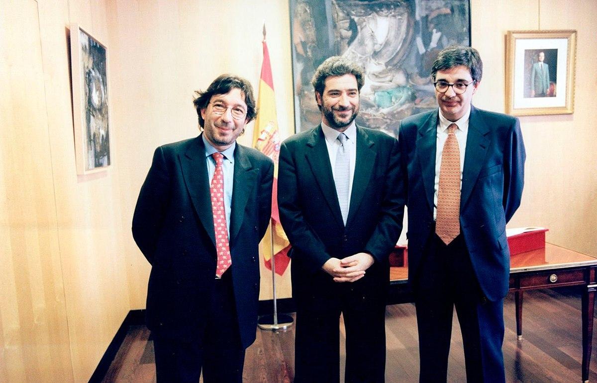 García de Diego (izq.) y Miguel Ángel Rodríguez, en 2001.