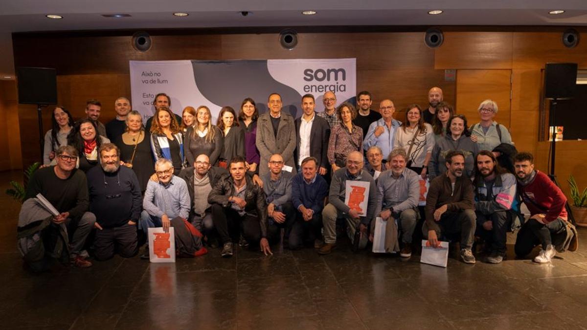 Participants en l'acte de celebració de la cooperativa gironina Som Energia.