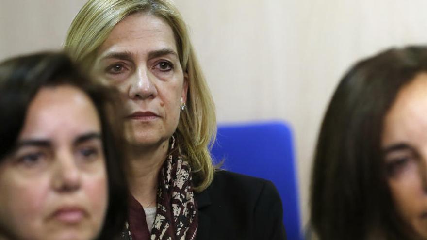 La infanta Cristina, aquest dilluns a Palma, asseguda al banc dels acusats.