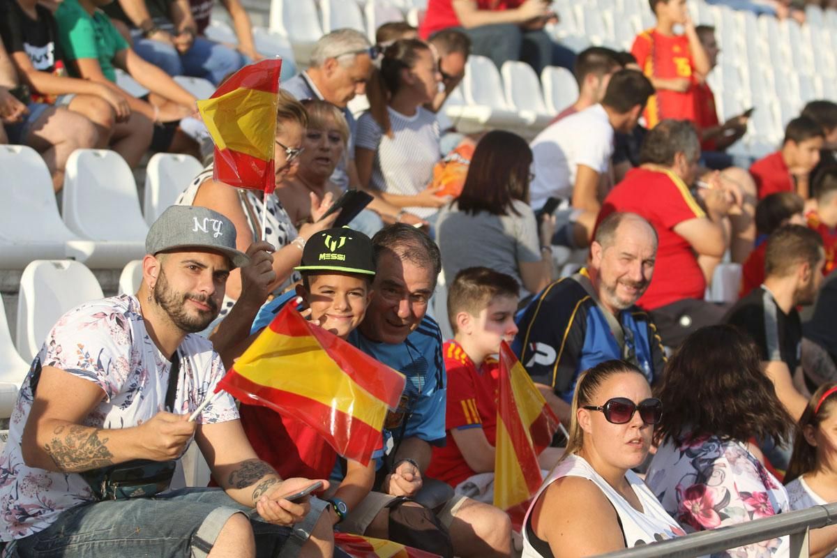 Aficionados en el encuentro de ‘La Rojita’