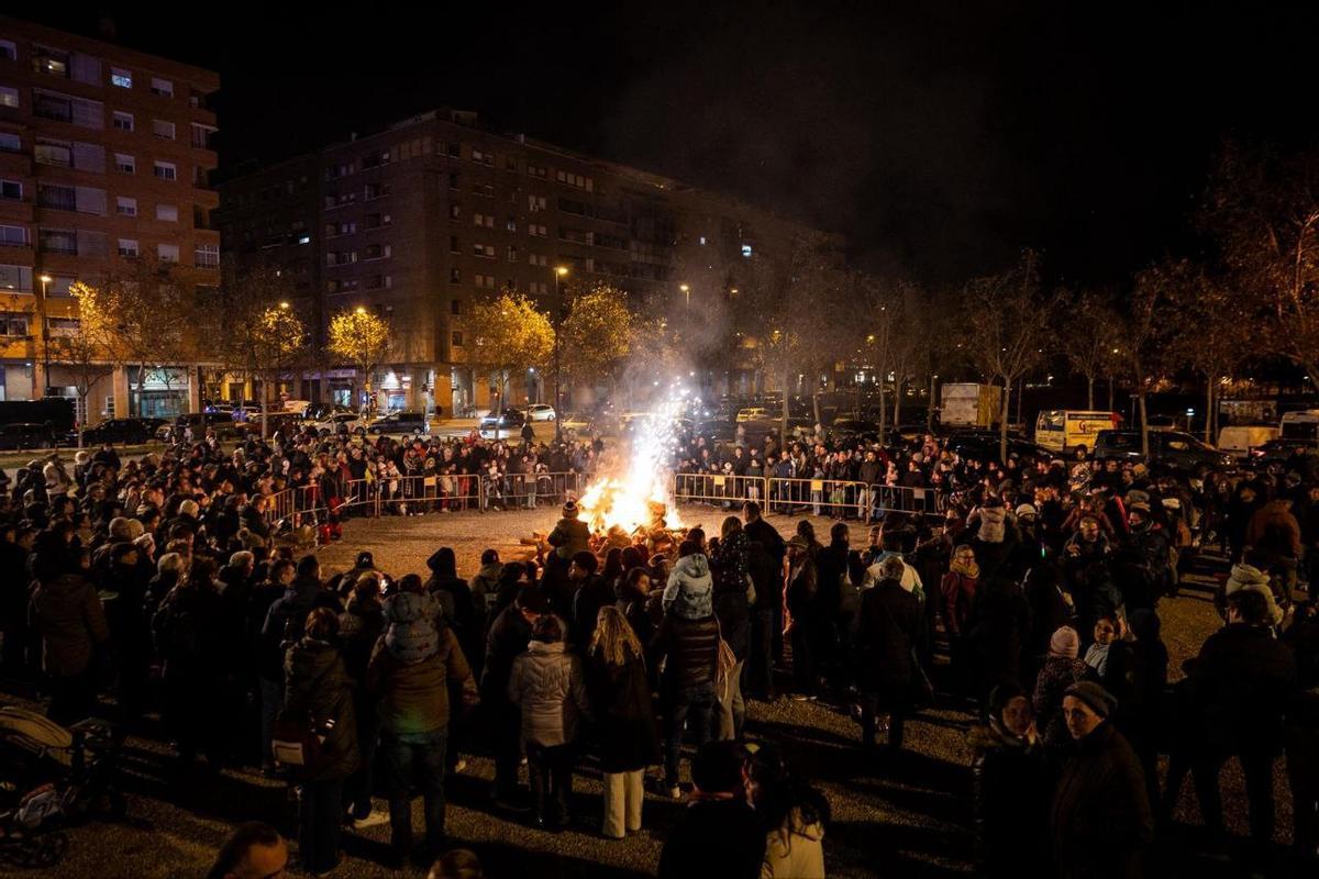 Las hogueras de San Antón se encienden en Zaragoza