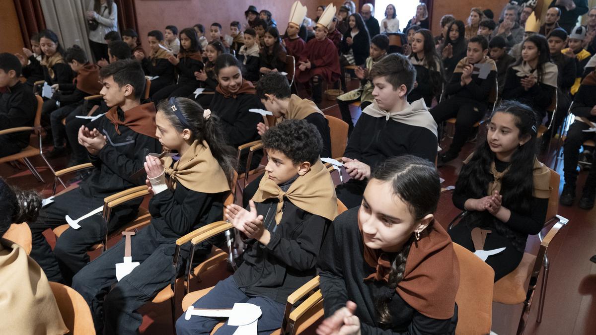 Els alumnes van optar per teatralitzar els fets de la misteriosa Llum