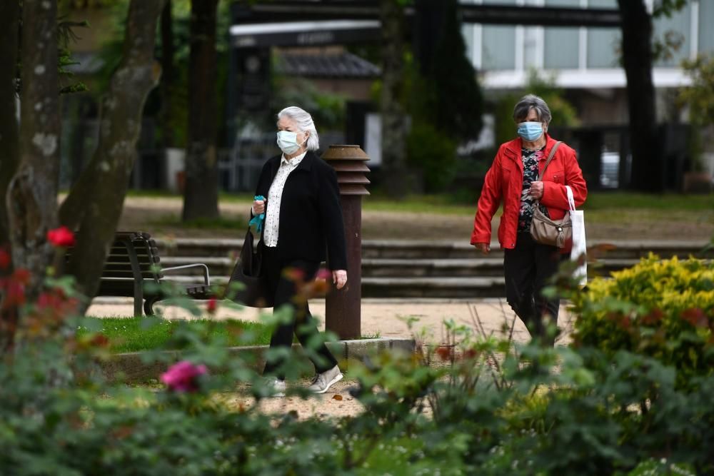 Terrazas, compras, gestiones, paseos... así vive Pontevedra la Fase 1 de la desescalada