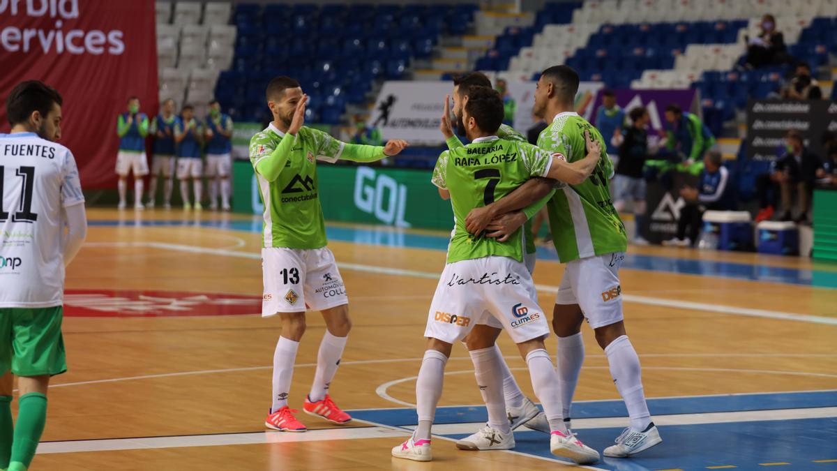 Los jugadores del Palma Futsal celebran uno de los goles al Antequera