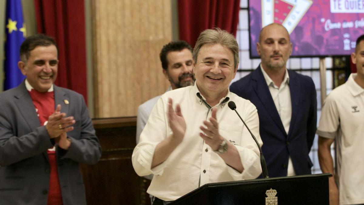 Agustín Ramos, durante el acto de celebración del ascenso en el ayuntamiento de Murcia. | JUAN CARLOS CAVAL