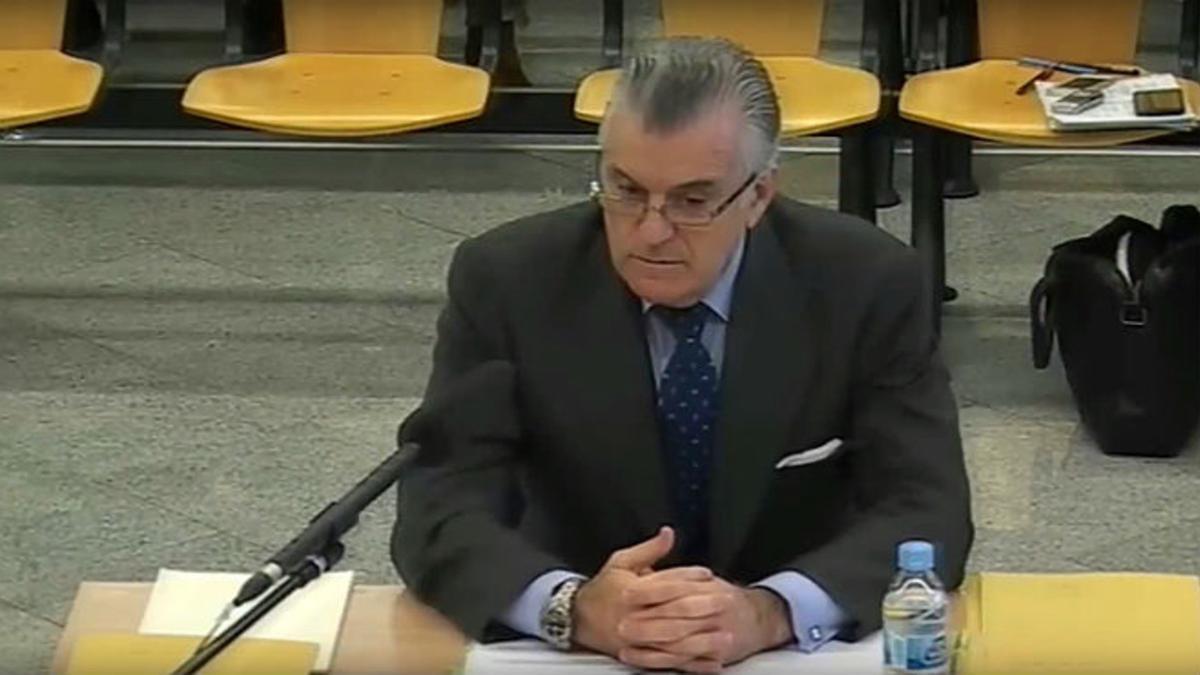 Luis Bárcenas, durante su declaración en el juicio por el 'caso Gürtel'.