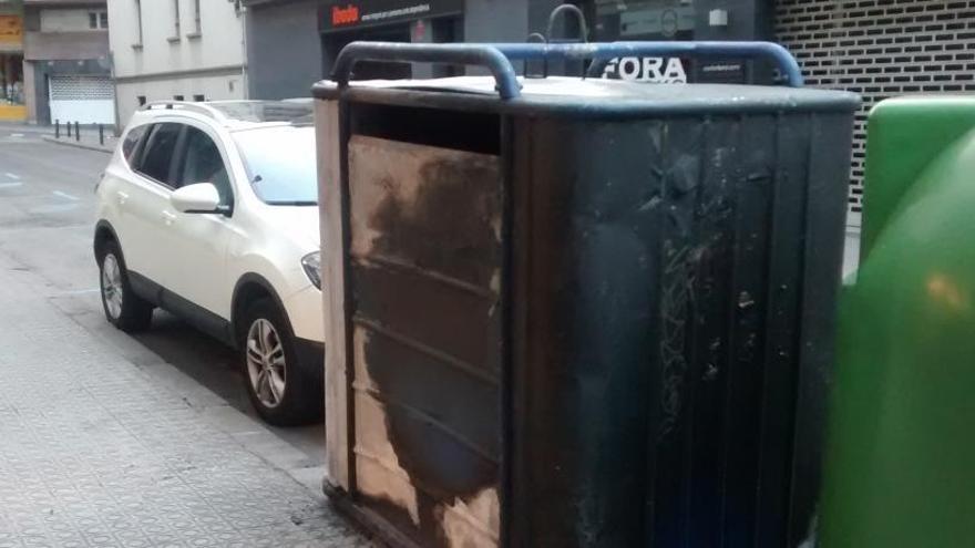 Contenidor cremat al carrer Carrió