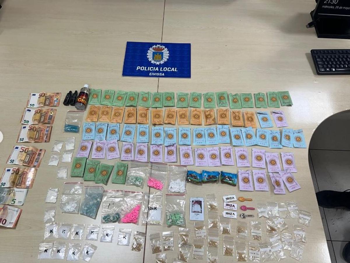 Detenido en Ibiza un holandés con un kilo de drogas listas para vender escondidas en su coche