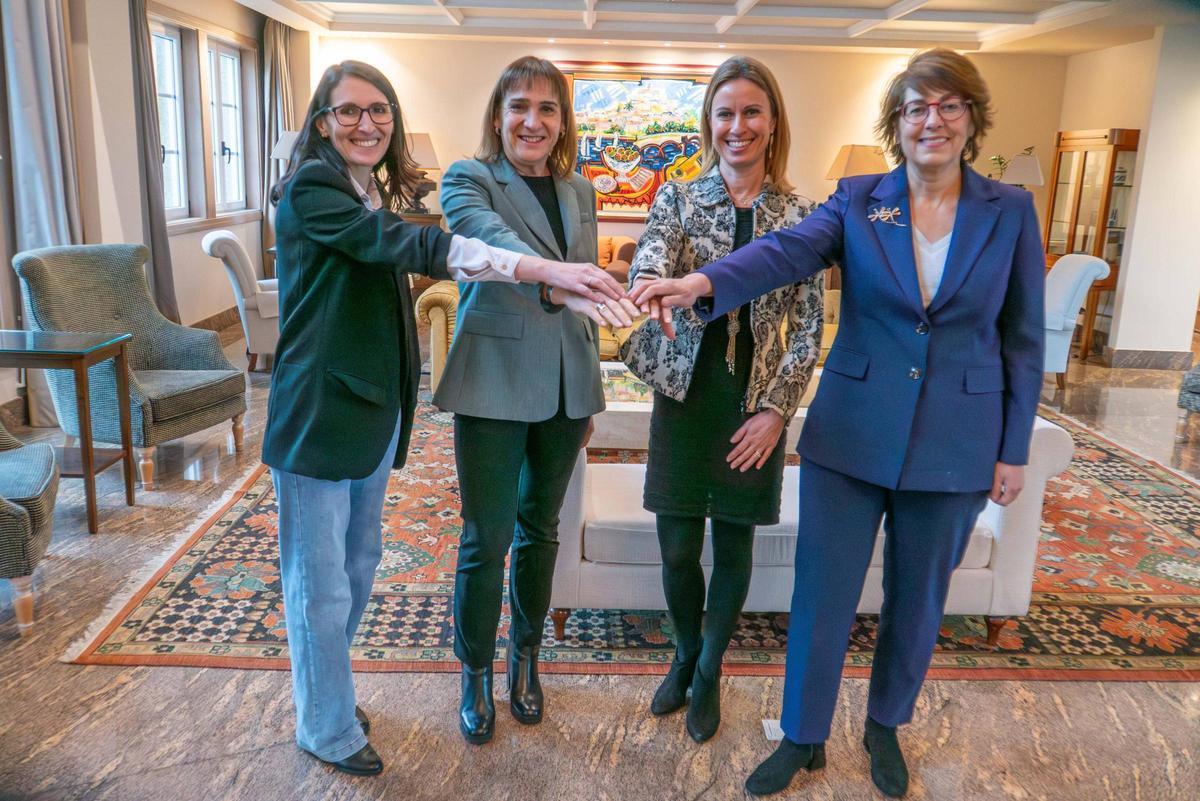 Rosa Crujeiras, María José López Couso, Maite Flores y Alba Nogueira, el día del debate con EL CORREO GALLEGO.