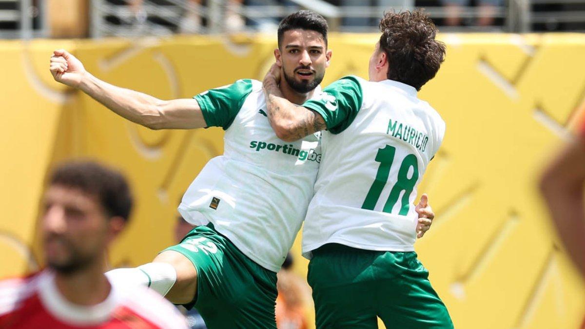 El argentino Flaco López celebra su tanto contra el Al Ahly