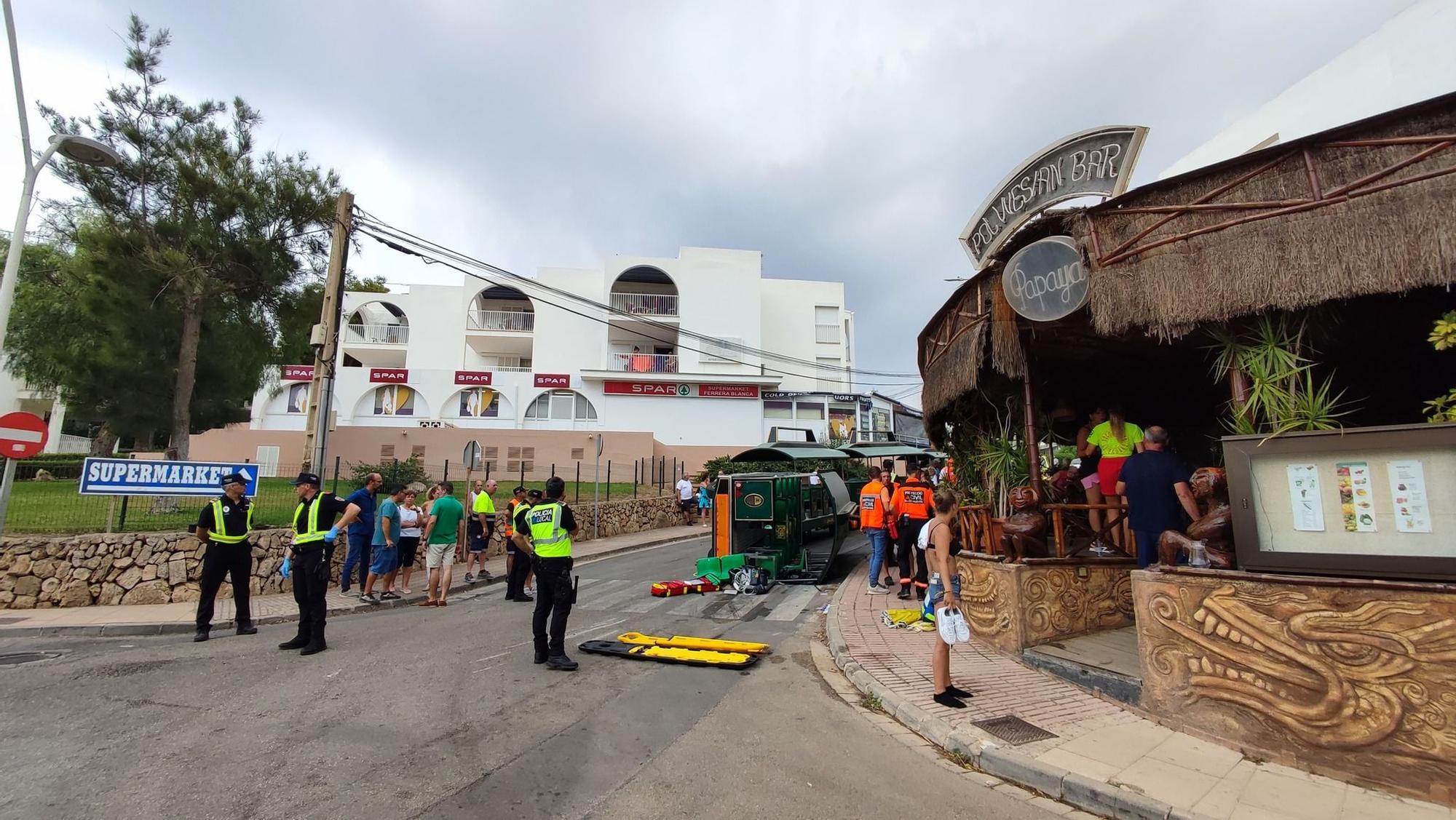 Once heridos al volcar un tren turístico en Cala d'Or