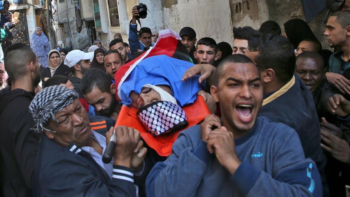 Funeral de Mohammad Habali, de 22 años, asesinado durante un enfrentamiento en Cisjordania. 