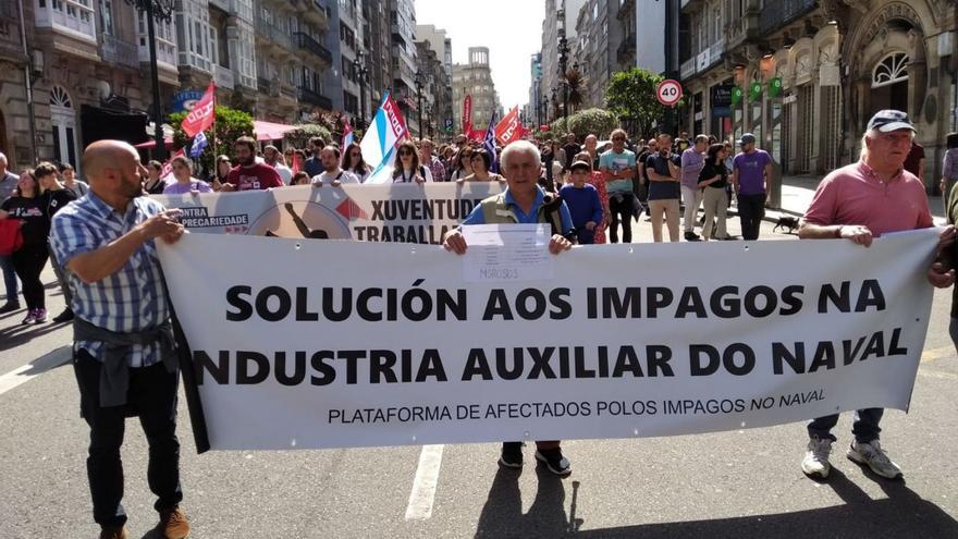 Balbino Barcia (centro) en la manifestación de este pasado 1º de Mayo en Vigo. |   // FDV