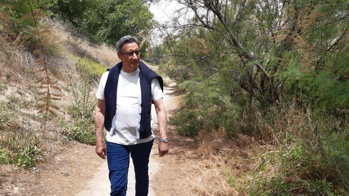 Julio Calvo, durante su paseo de la jornada de reflexión.