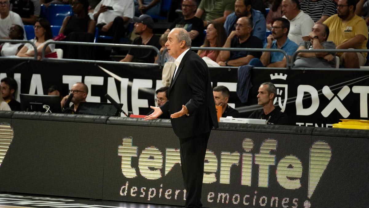 Txus Vidorreta pide explicaciones durante un partido anterior.