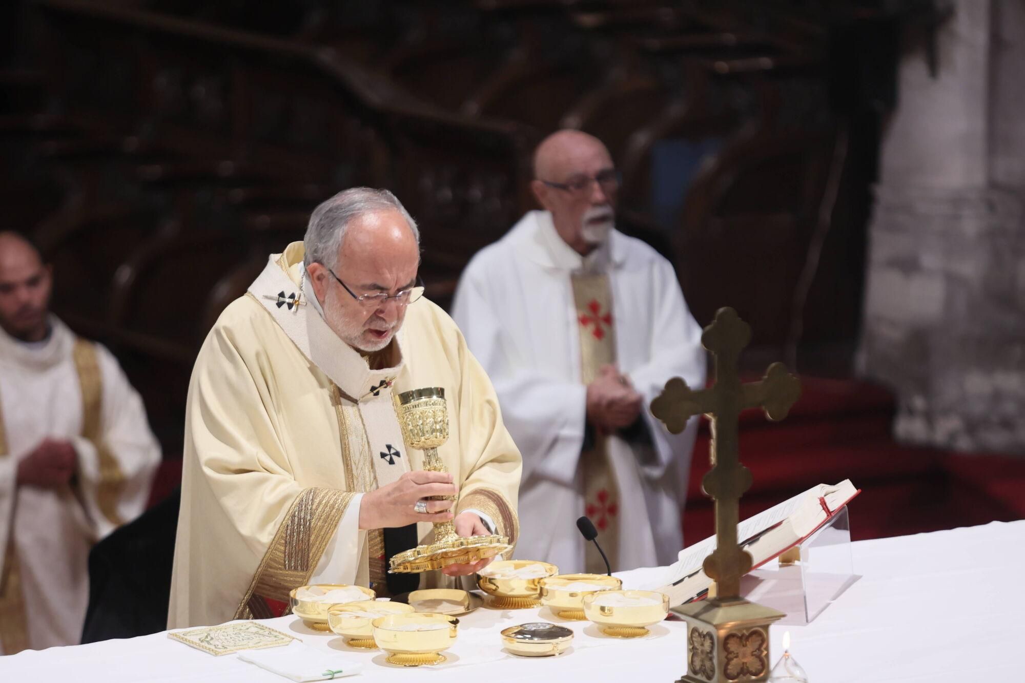 Así fue la misa del Corpus Christi en la catedral de Oviedo.
