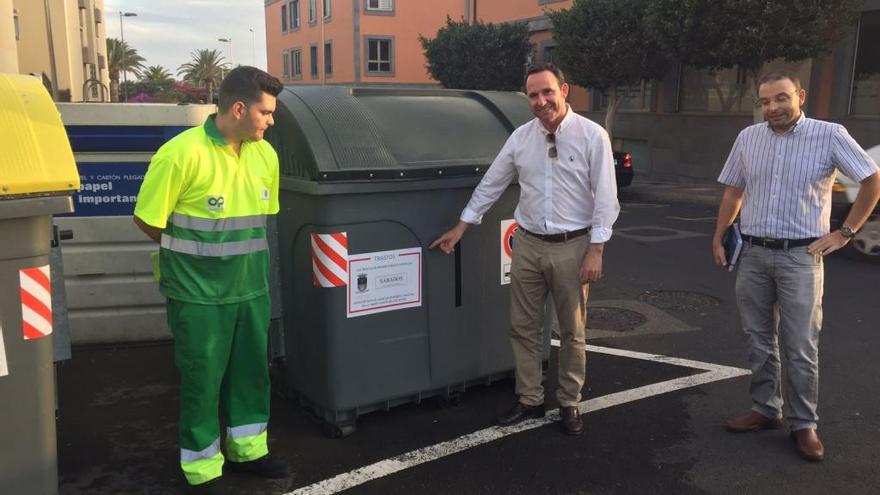 Los contenedores llevarán una pegatina con el horario de recogida de enseres