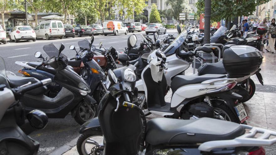 Motos en la Plaza del Ayuntamiento.