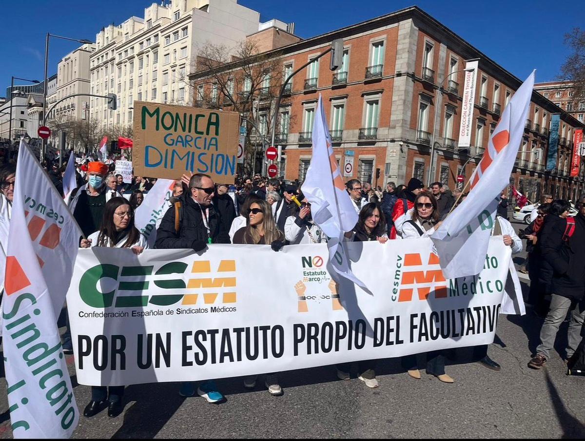 Médicos valencianos en la manifestación de Madrid por el estatuto médico.