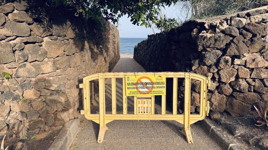 Cierran por contaminación la playa del Ancla, en Costa Teguise, próxima a La Mareta (Lanzarote)