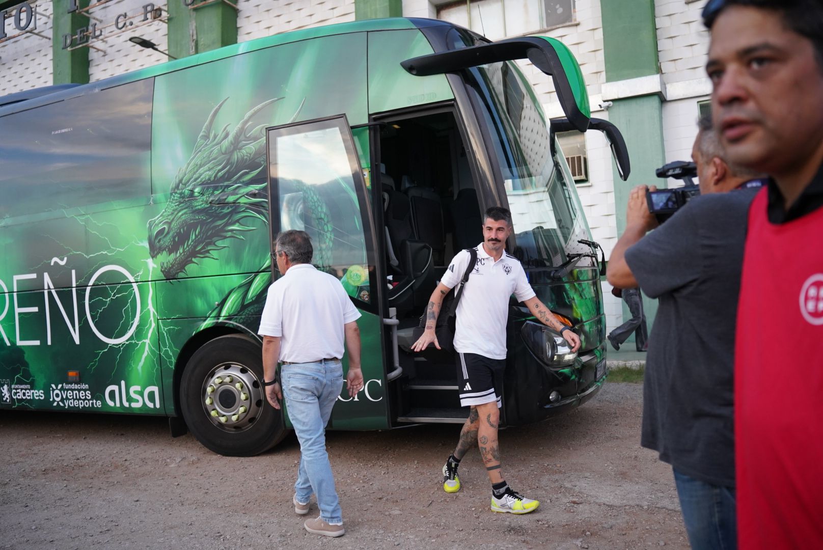 Ambiente en la previa del Cacereño-Tenerife