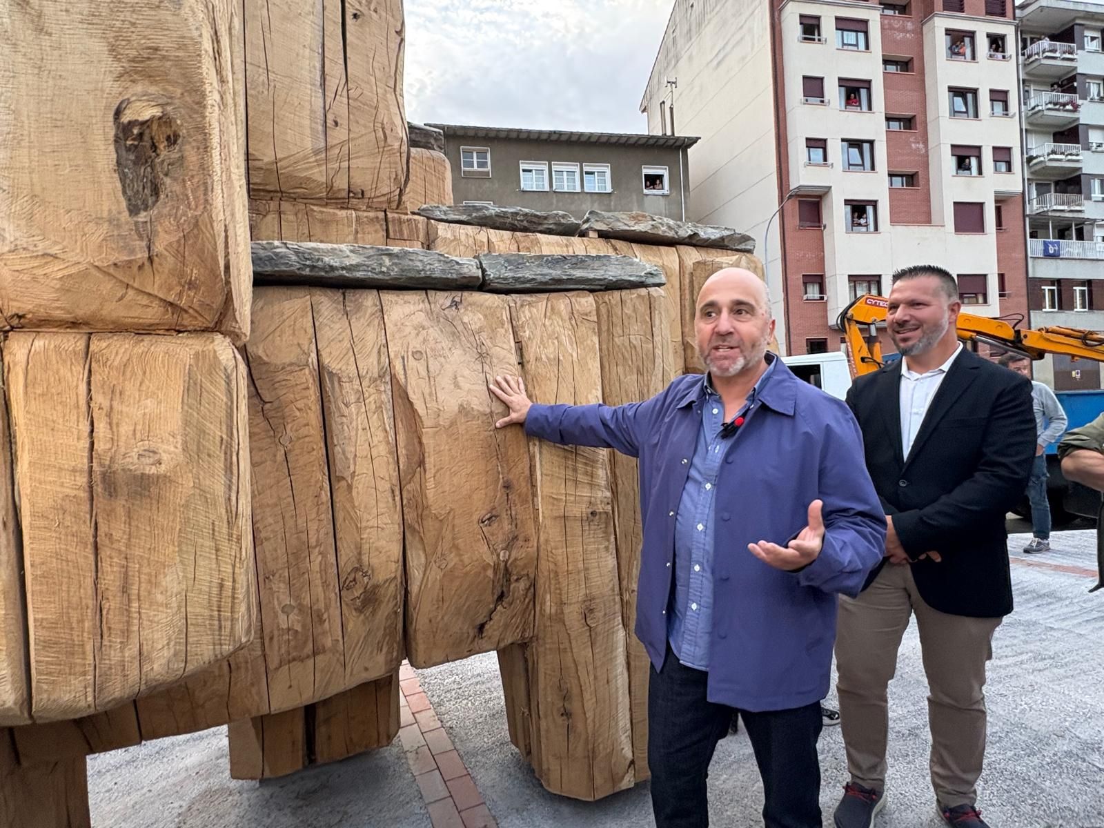 Cangas del Narcea ya tiene su monumento tributo al ganadero