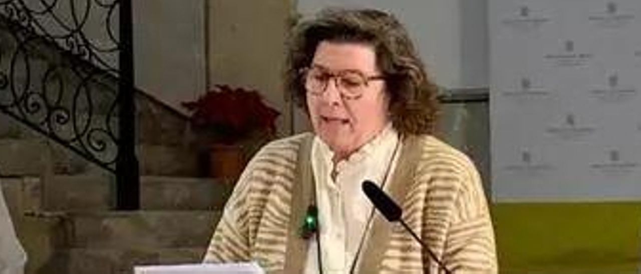 La consellera de Familias y Asuntos Sociales, Catalina Cirer, en una rueda de prensa.
