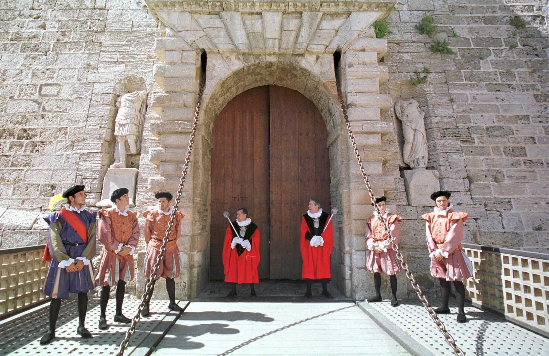 Primera edición en el año 2000 de la Feria Medieval de Ibiza.