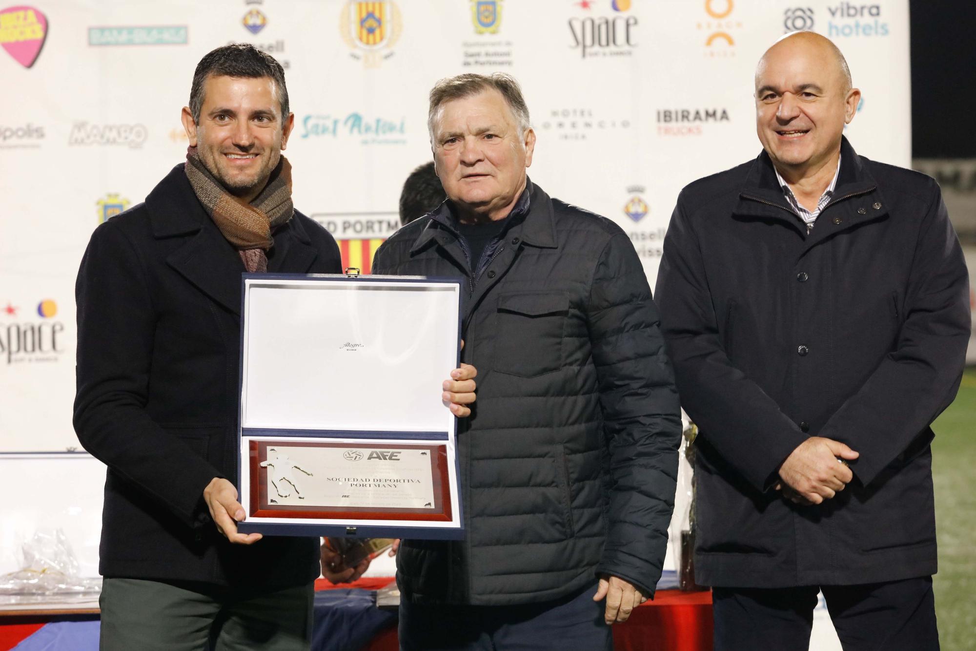 Mira aquí todas las imágenes del partido entre veteranos por el centenario del club Portmany