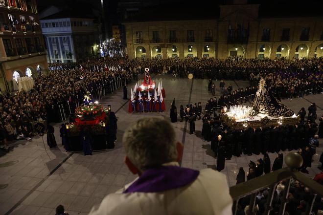EN IMÁGENES: La multitudinaria procesión del Encuentro en Avilés