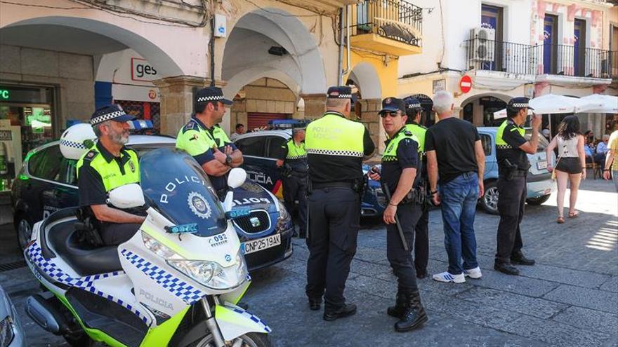 Estudian la vía judicial para que policías foráneos cobren la deuda del 2018