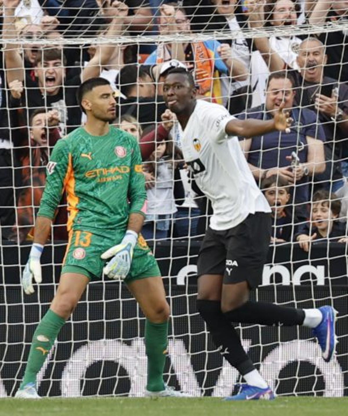 El Girona perd contra el València i es condemna a patir