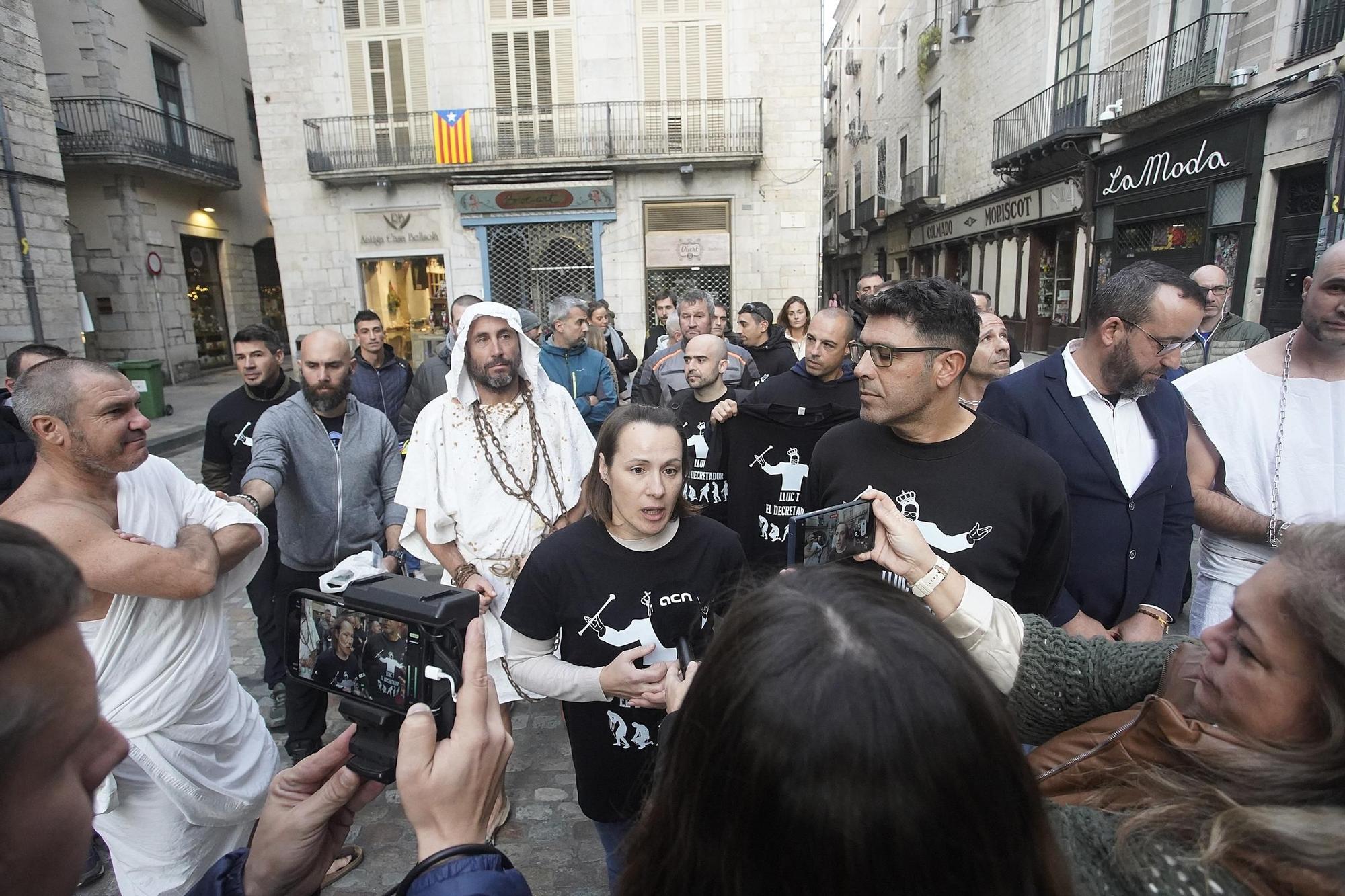 La policia bateja l'alcalde de Girona com a Lluc I el decretador