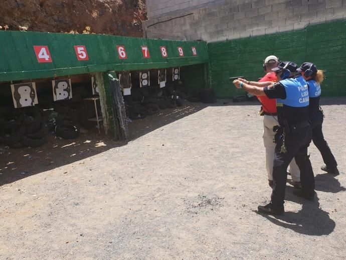 La Policía Local de Agaete realiza un curso teórico y práctico de tiro