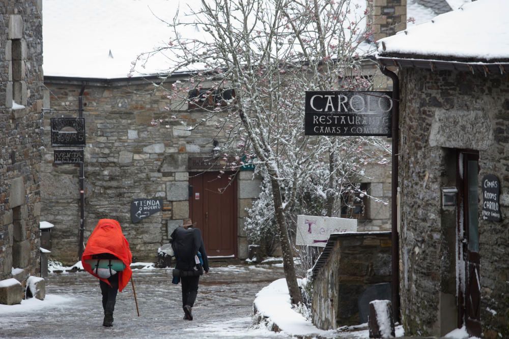 Los primeros copos de nieve llegaron a Pedrafita do Cebreiro, en Os Ancares.