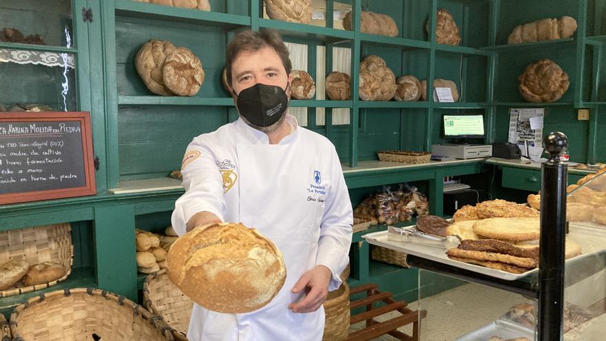 El panadero que hace el mejor pan de Asturias: &quot;El secreto es el tiempo, nos lleva más de 12 horas&quot;