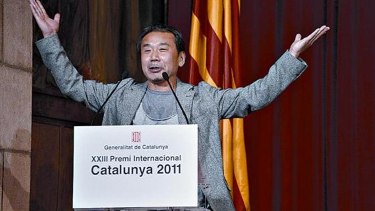 '¡BONA NIT, BARCELONA!' 3 Haruki Murakami, en el momento de saludar «como Lady Gaga».