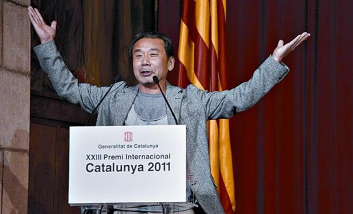 ’¡BONA NIT, BARCELONA!’ 3 Haruki Murakami, en el moment de saludar «com Lady Gaga».