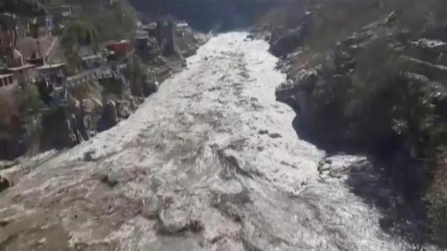 Una avalancha de agua y lodo causa al menos 9 muertos en la India