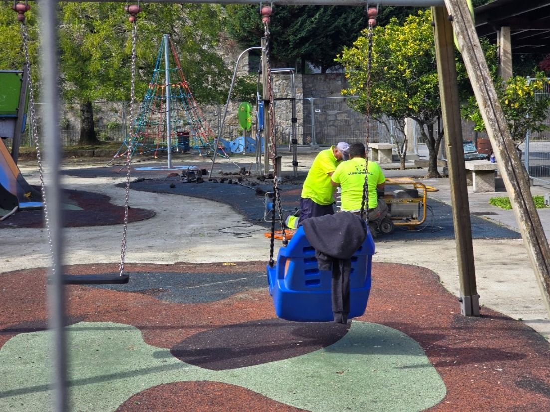 Así se reparara el parque infantil de A Xunqueira, uno de los más importantes y concurridos del Concello de Vilagarcía.