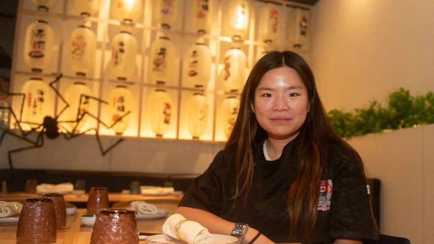 Xiao Xiao Ni, dueña del nuevo restaurante de la avenida Buenos Aires, Komo Sushi. |  Casteleiro