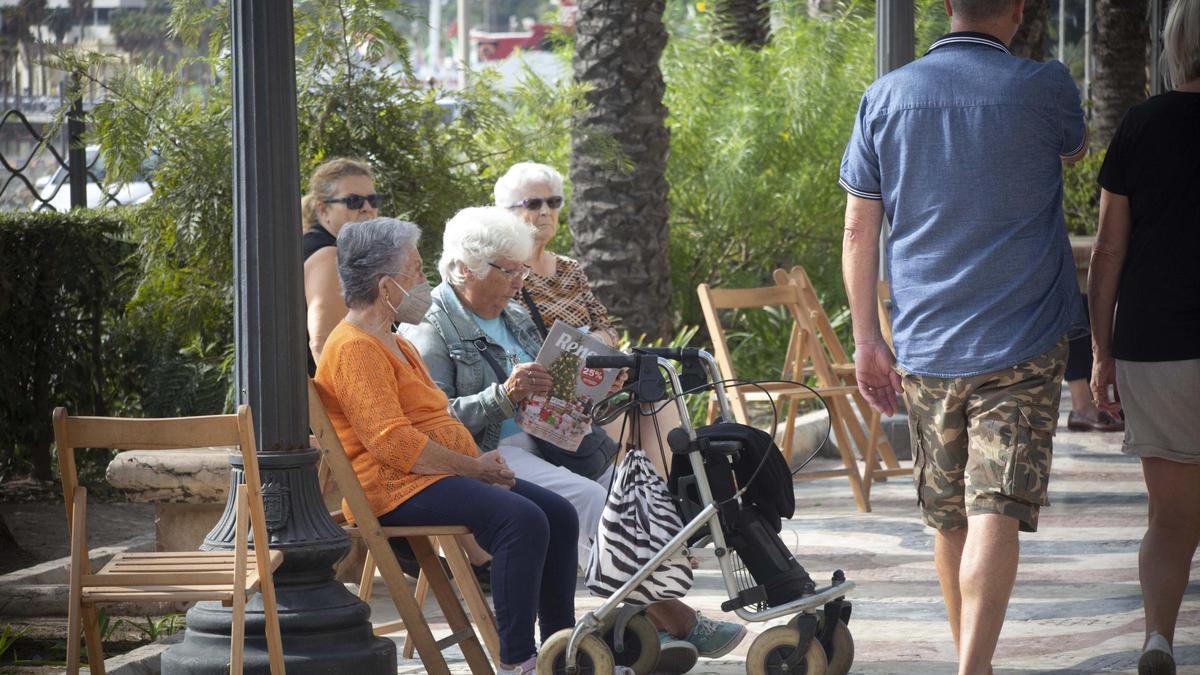La turistificación de las ciudades se ceba con los mayores