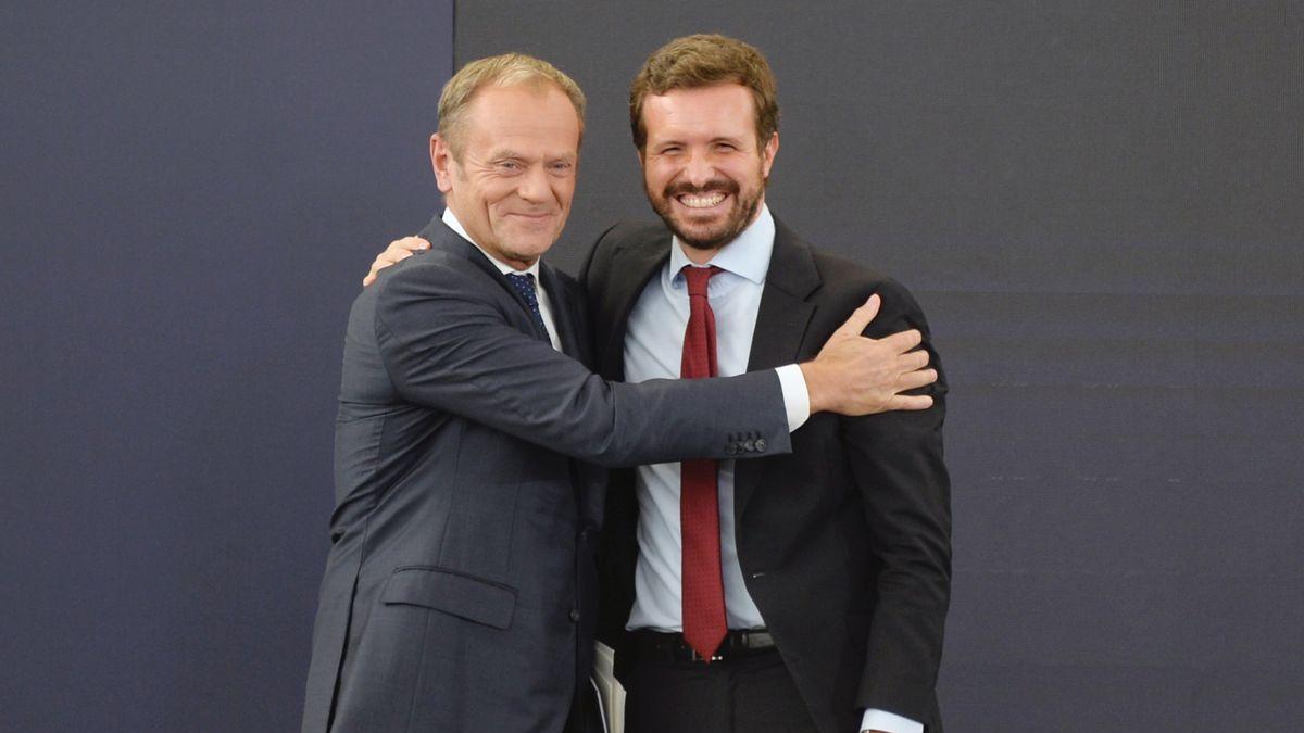 Donald Tusk y Pablo Casado.