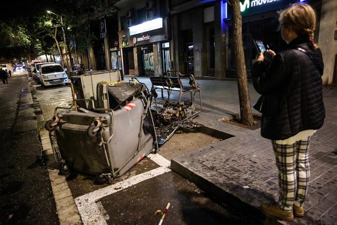Barcelona estudiará instalar contenedores metálicos e ignífugos para evitar que sean quemados