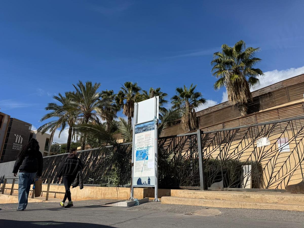 La palmera ha tirado un cartel.