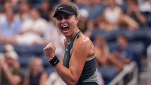 Paula Badosa celebra su victoria ante Wang en octavos de final del US Open 2024