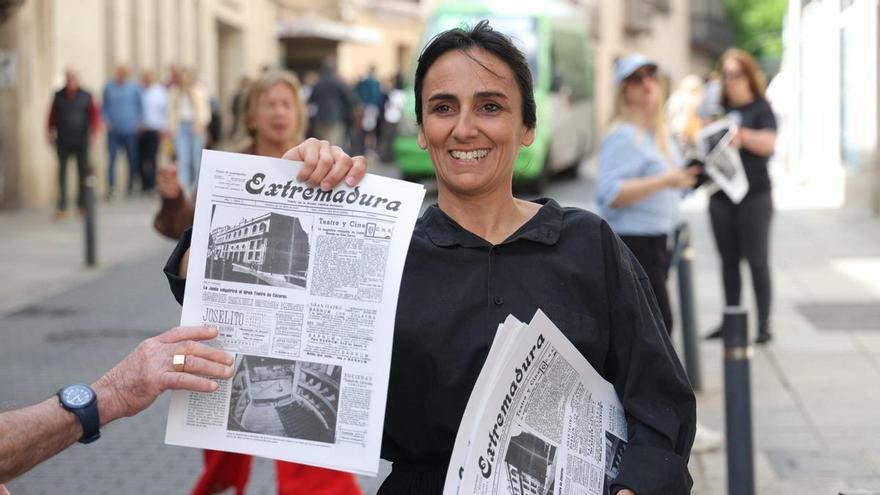 Vídeo | Recreación de Leoncia repartiendo El Periódico Extremadura