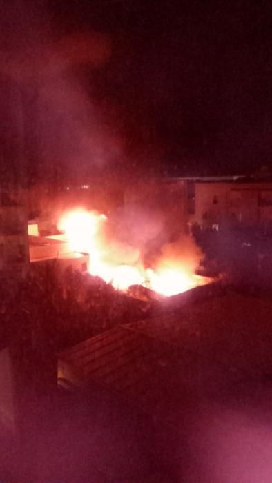 Brand in einer Schreinerei in Port de Pollença