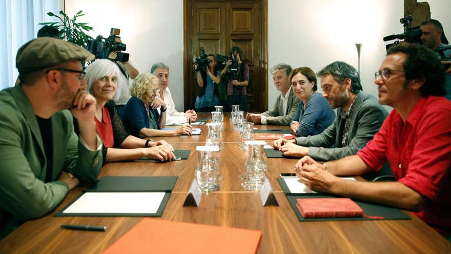 Recepción de alcaldes, entre ellos el de A Coruña, en Barcelona.