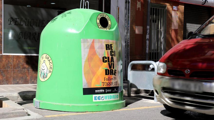 Torrent se suma a la campaña para fomentar el reciclaje de vidrio en Fallas